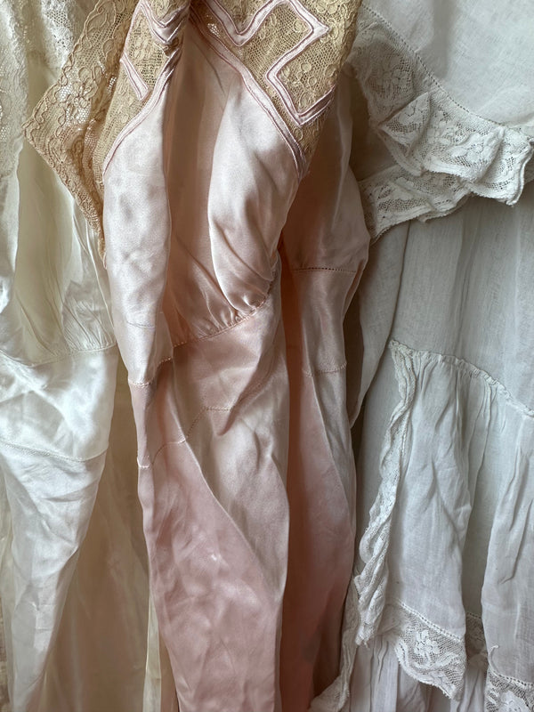 WOMENSWEAR